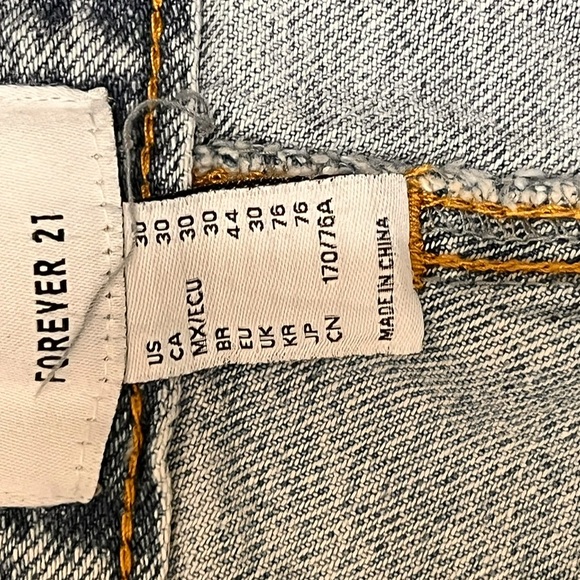 Forever 21 Women’s Rhinestone Chain-Trim Denim Shorts - Picture 8 of 8